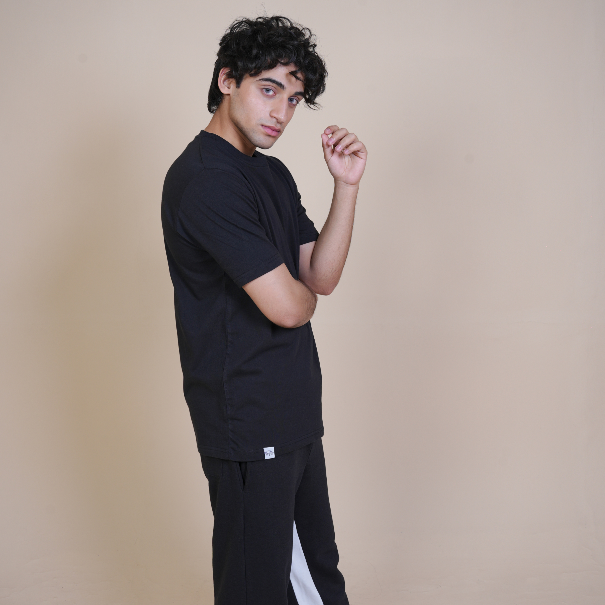 OVERSIZED BLISS - TEE BLACK